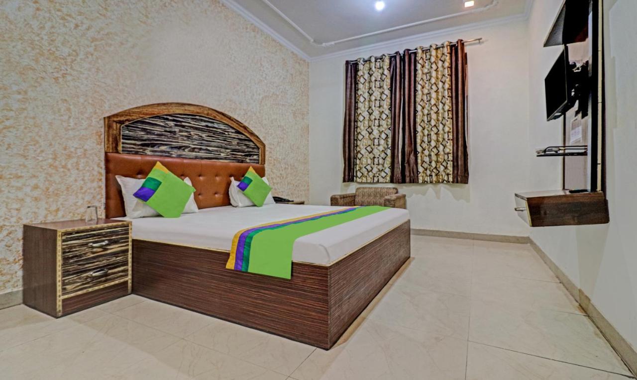 Treebo Trend Radha Palace Mathura Exterior photo