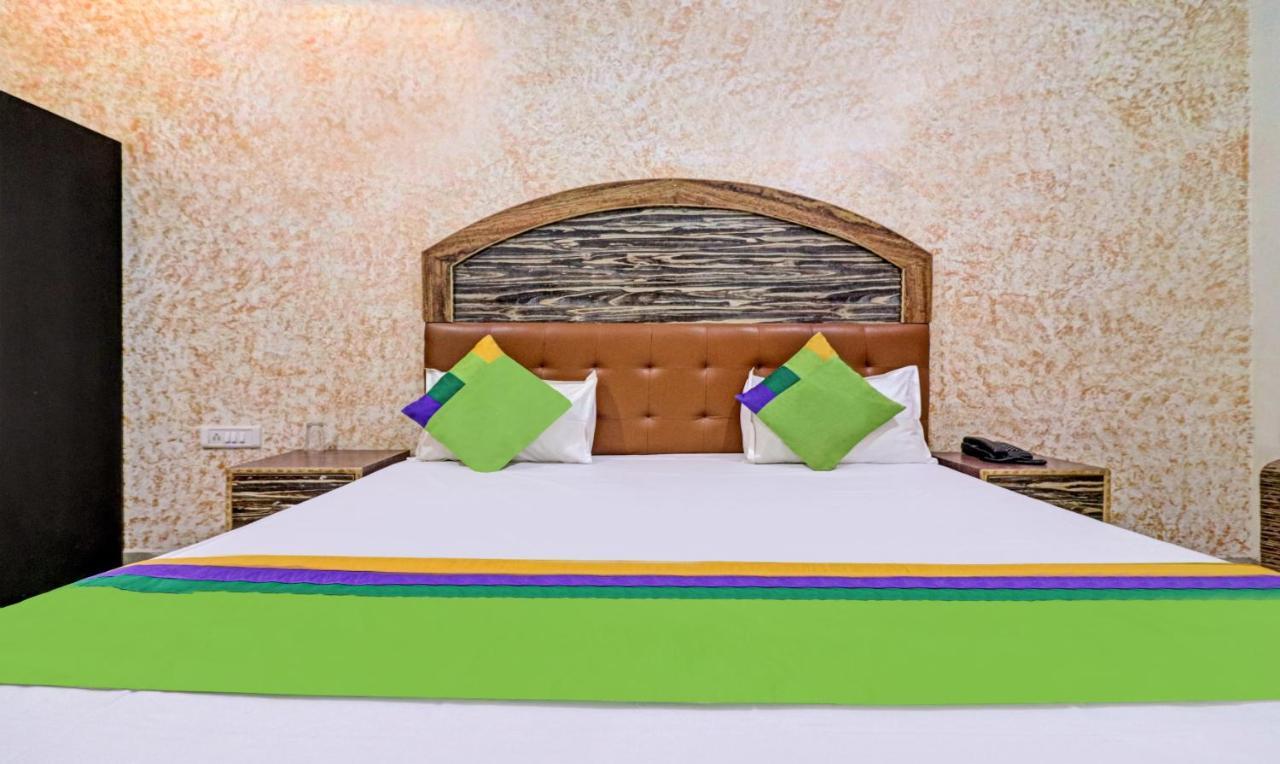 Treebo Trend Radha Palace Mathura Exterior photo