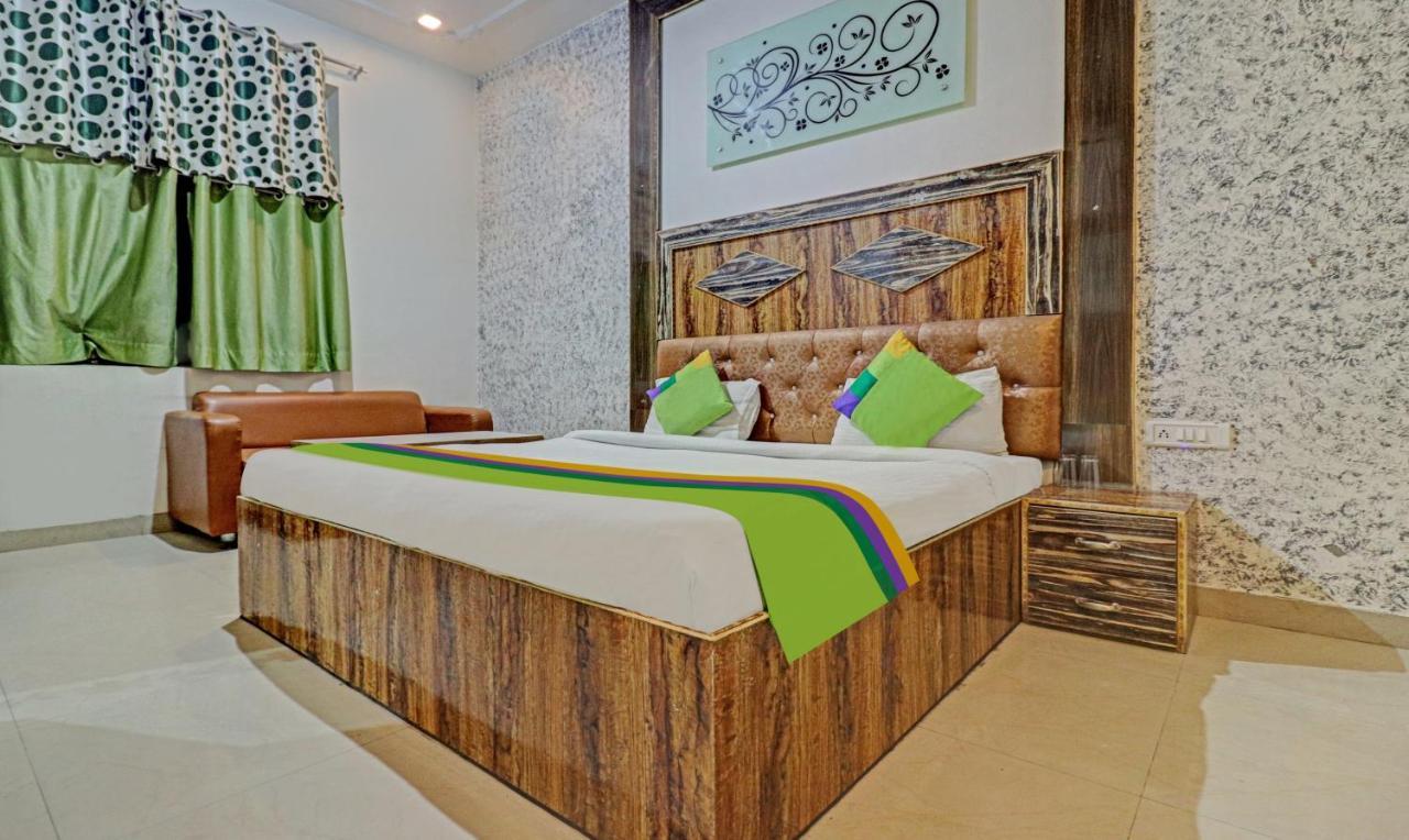 Treebo Trend Radha Palace Mathura Exterior photo
