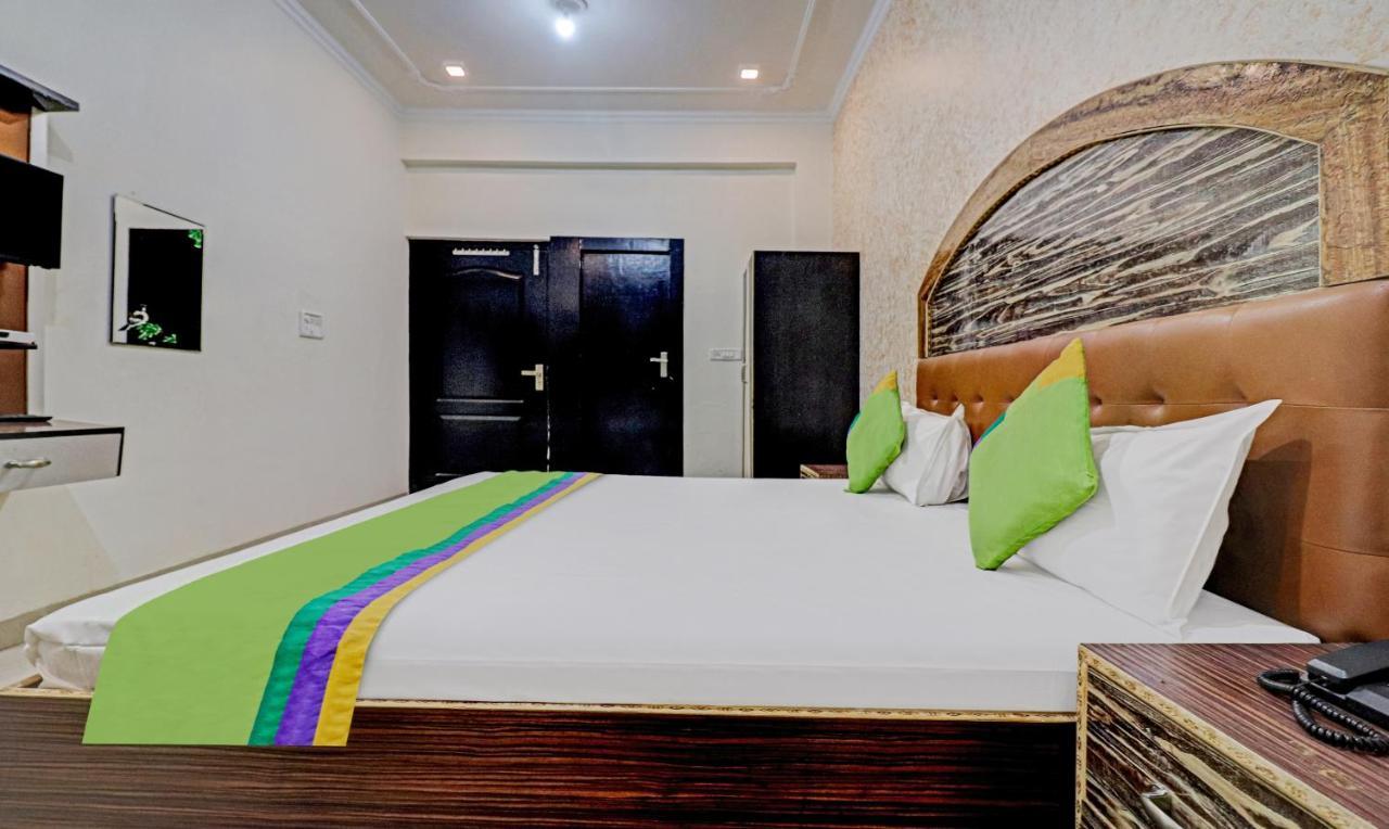 Treebo Trend Radha Palace Mathura Exterior photo
