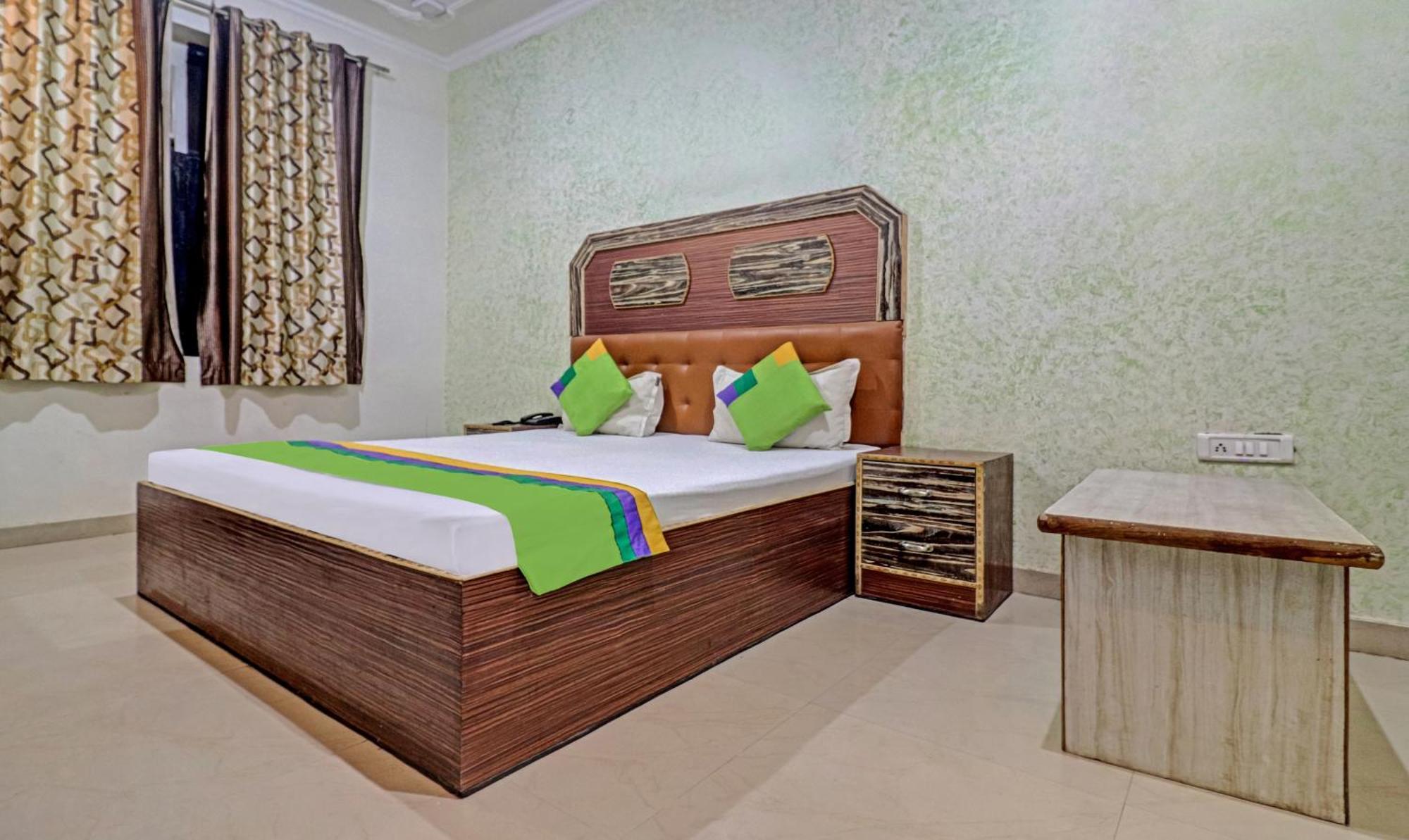 Treebo Trend Radha Palace Mathura Exterior photo