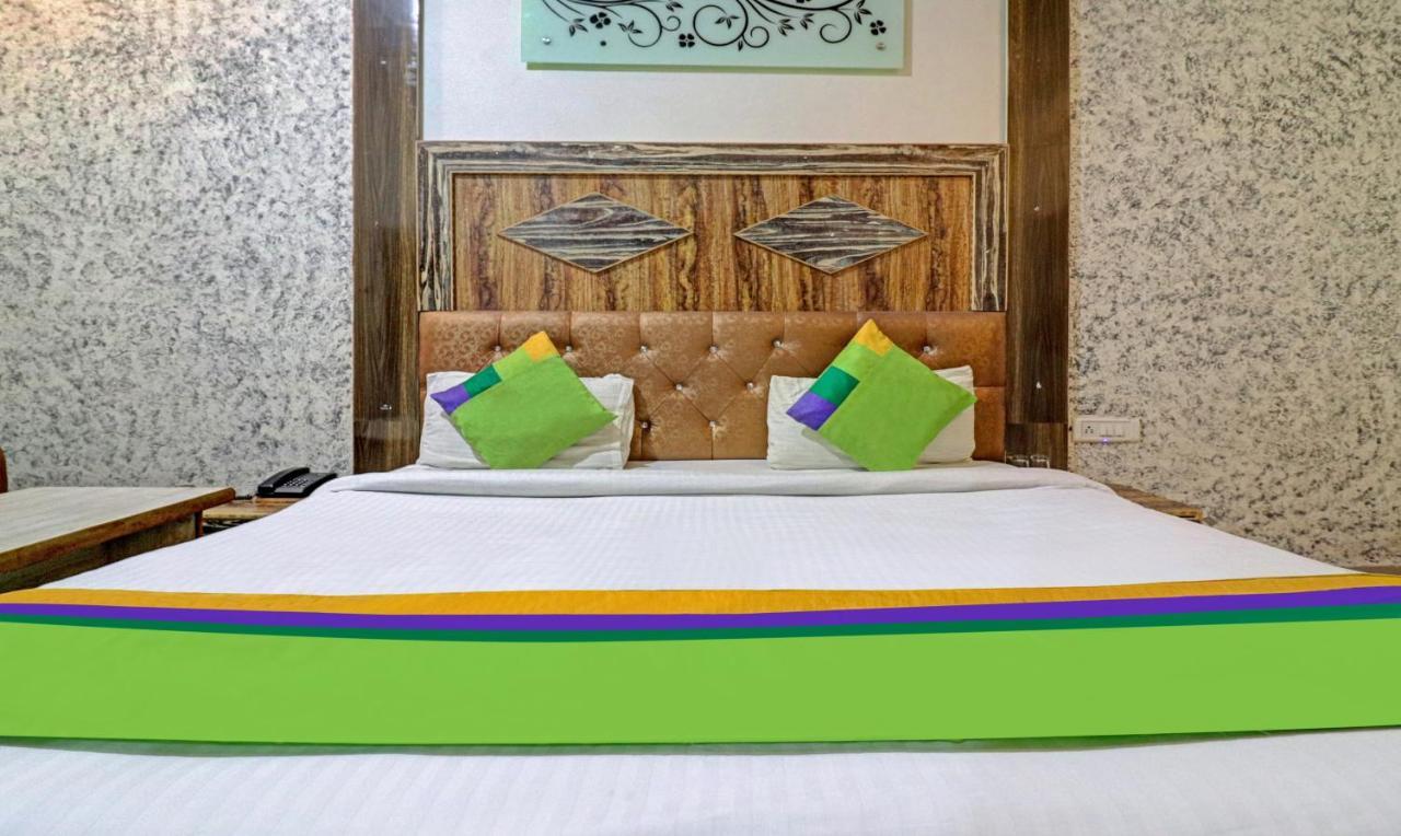 Treebo Trend Radha Palace Mathura Exterior photo