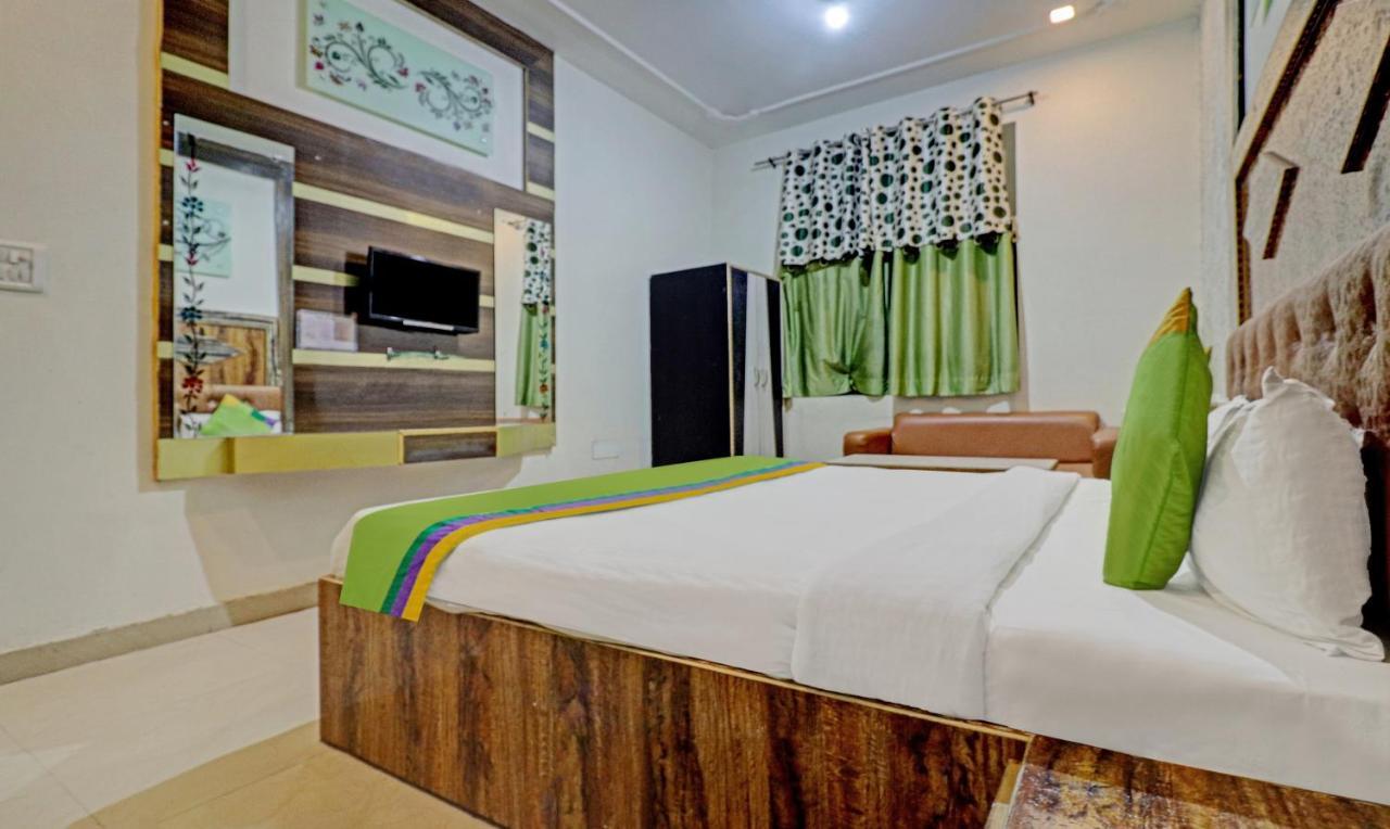 Treebo Trend Radha Palace Mathura Exterior photo