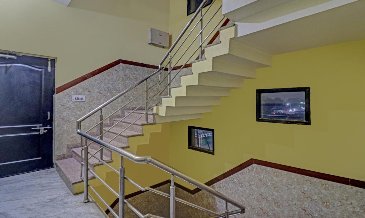 Treebo Trend Radha Palace Mathura Exterior photo