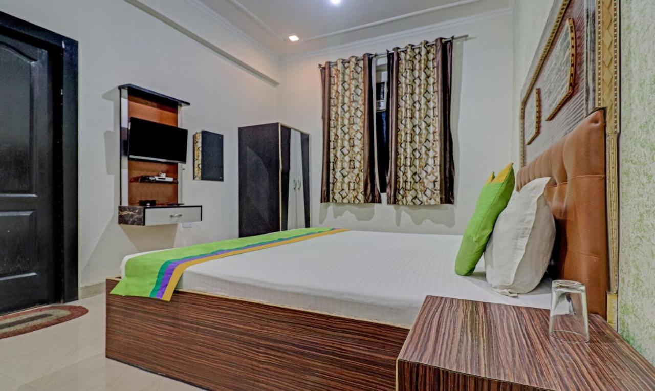Treebo Trend Radha Palace Mathura Exterior photo