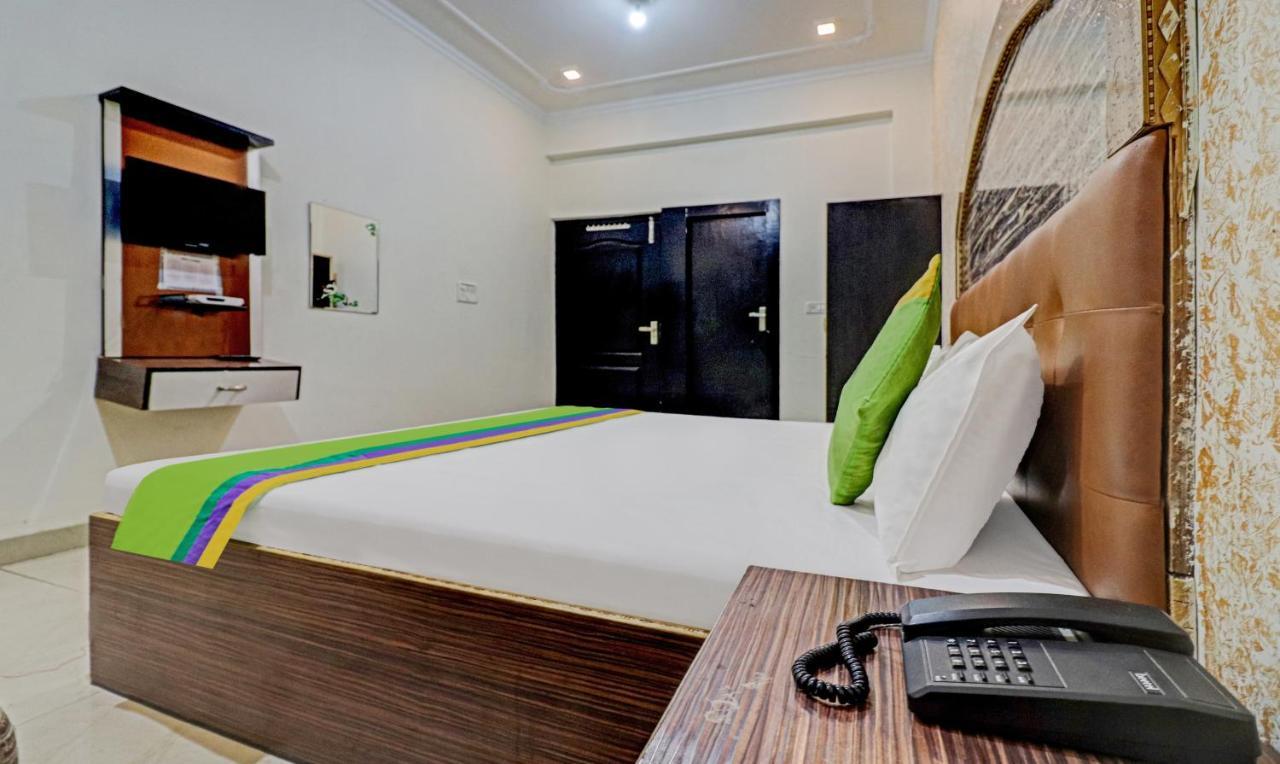 Treebo Trend Radha Palace Mathura Exterior photo