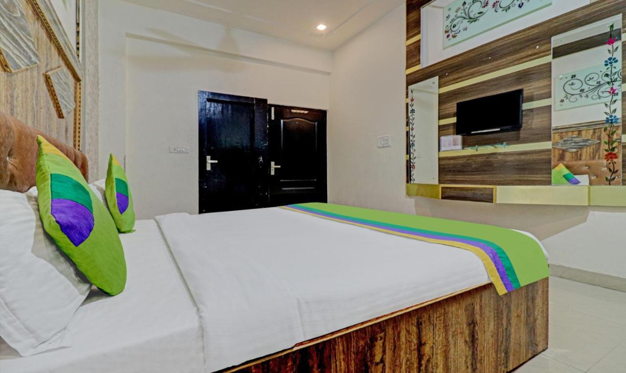 Treebo Trend Radha Palace Mathura Exterior photo